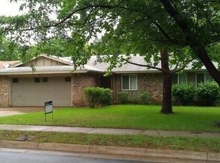 704 Lamar Dr, Euless, TX 76039