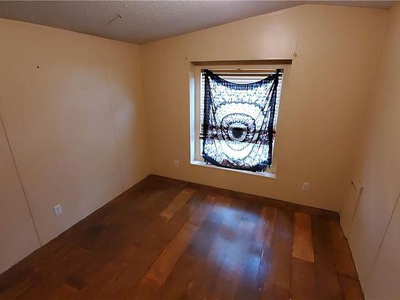 2nd image of 123 Three Oaks Ln