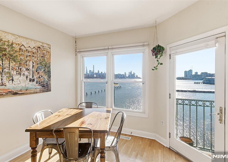 1st image of 216 The Promenade