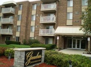 2423 N Kennicott Dr Unit 1C, Arlington Heights, IL 60004