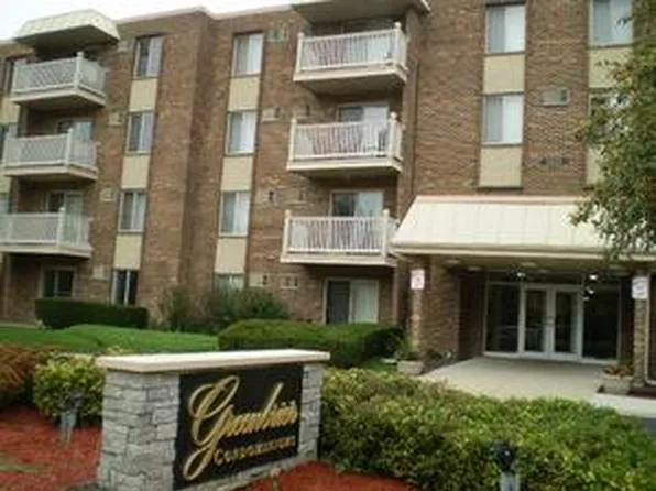 2423 N Kennicott Dr Unit 1C, Arlington Heights, IL 60004