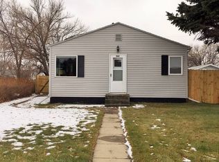 1122 Walnut St E, Devils Lake, ND 58301