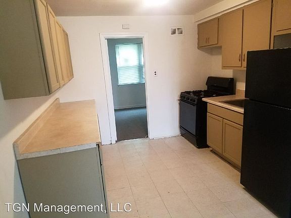 2nd image of 208 E Albanus St #1