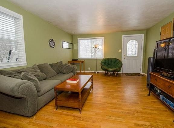 2nd image of 2213 Parkview Pl