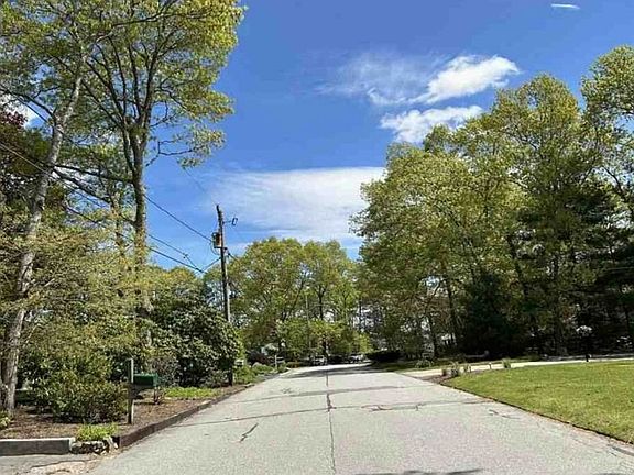 Exterior Neighborhood (street photo)
