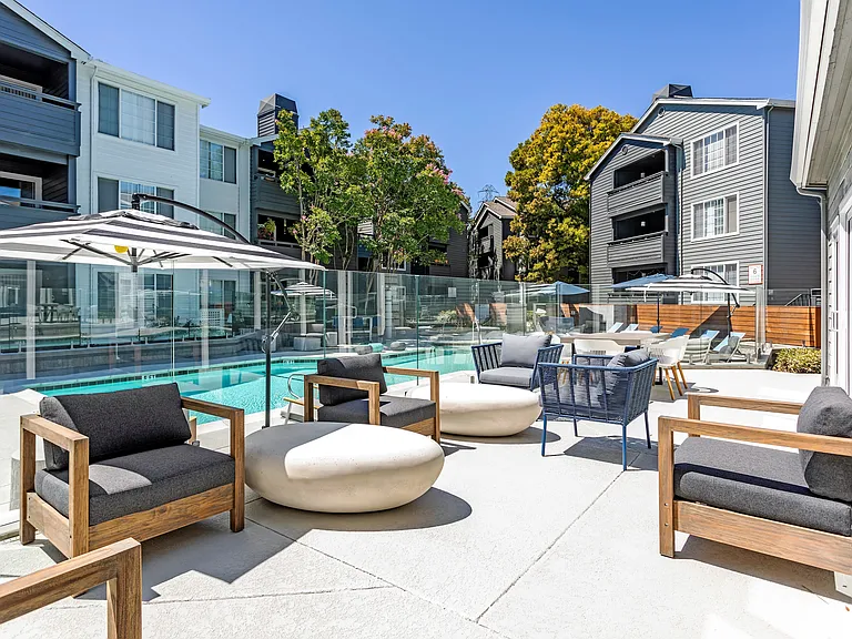 Pool Lounge