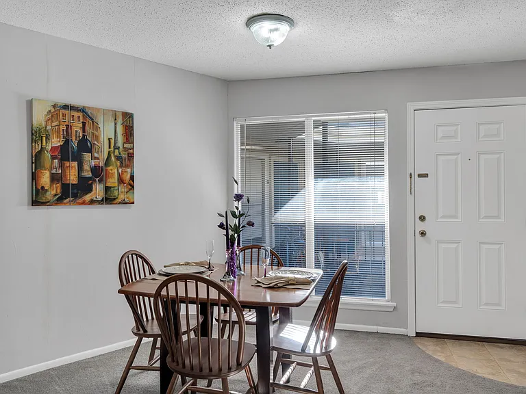 Windsong Apartments — Photo 31