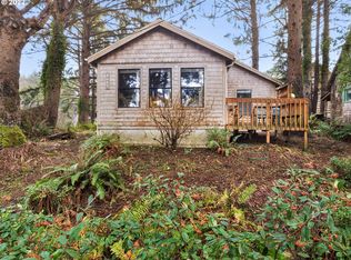 4047 Pacific Ave, Cannon Beach, OR 97110