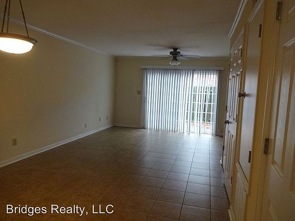 4th image of 2602 Coventry Dr #C