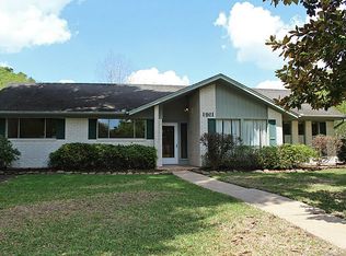 1911 Mermaid Ln, Houston, TX 77062