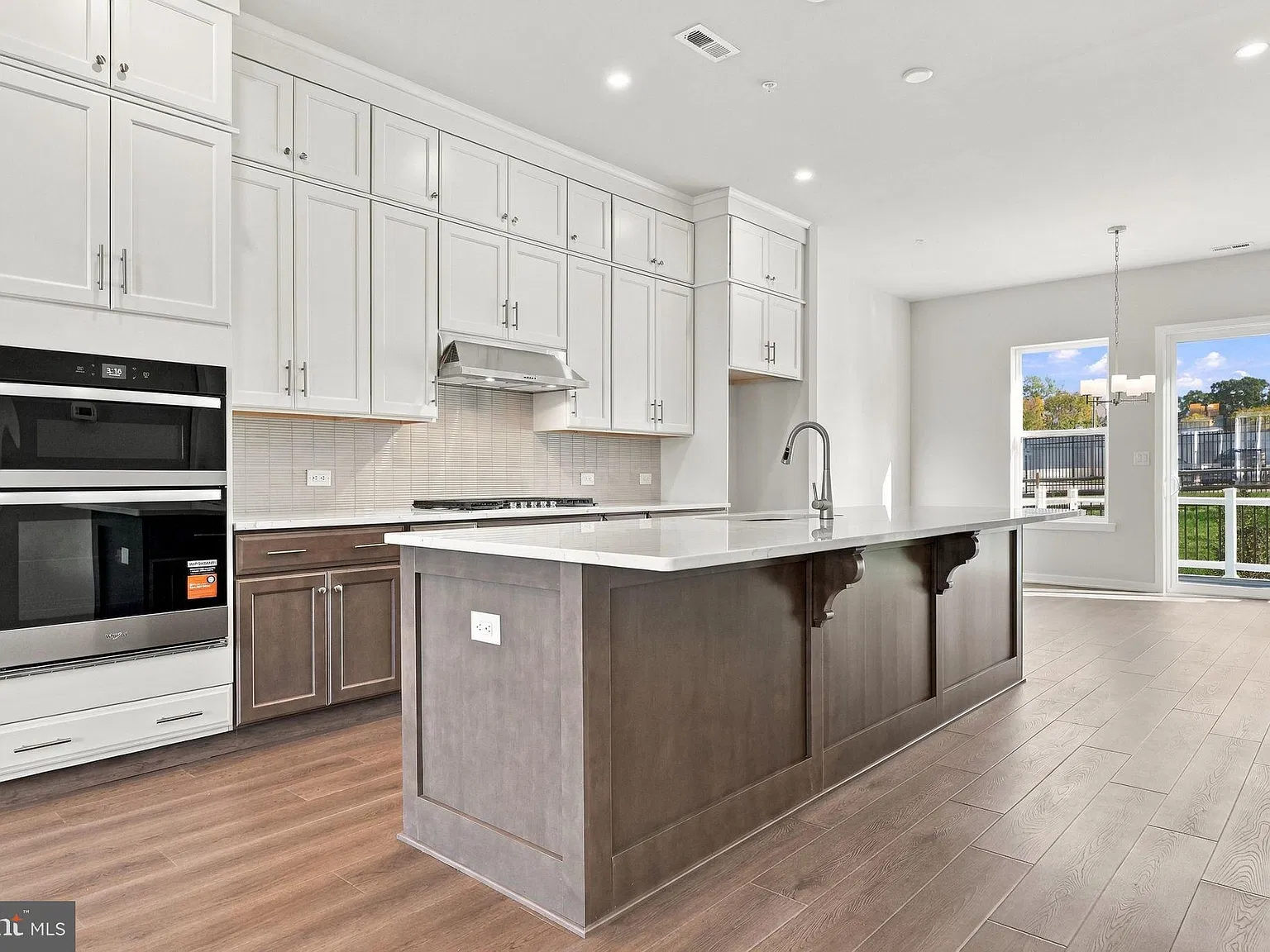 4 bed, 3.5 bath, $5,600 — Photo 2