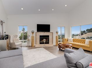 5126 Calatrana Dr, Woodland Hills, CA 91364