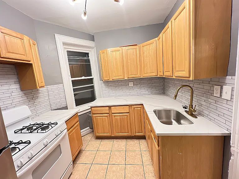 1st image of 720 Highland Ave #1