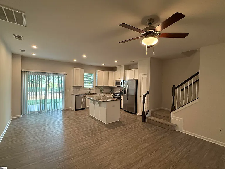 219 Hipps Crossing Dr — Photo 6