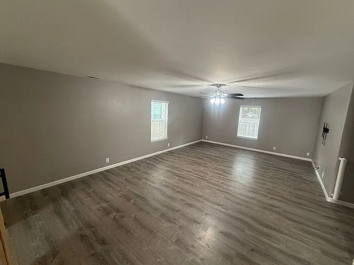 5 bed, 2.5 bath, 2800 sqft, $3,500 — Photo 3