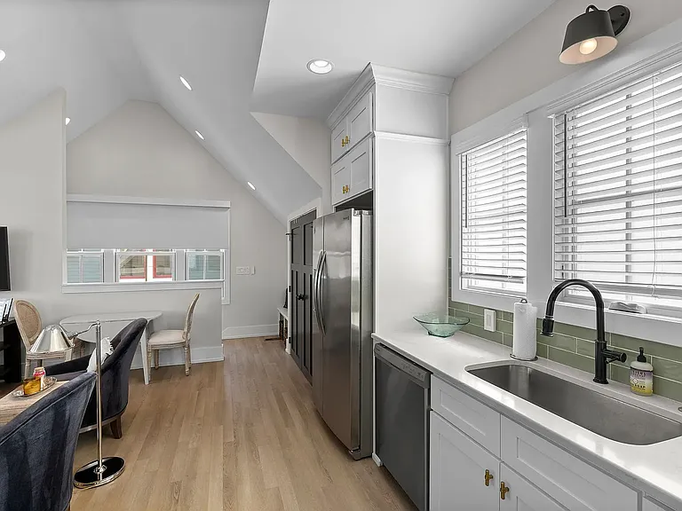 920 Lawrence Ave #B — Photo 19