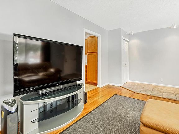 5th image of 10976 Warwickhall Dr