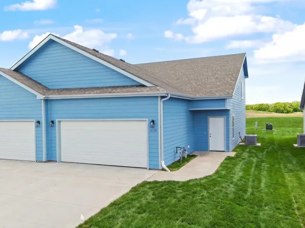 2719 Amelia Ln, Salina, KS 67401