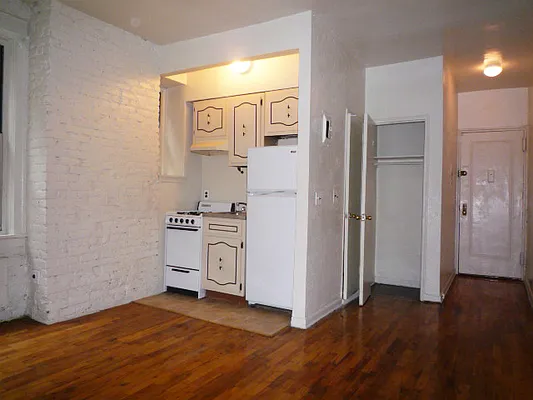 Rented by DSA Realty Midtown West | media 25