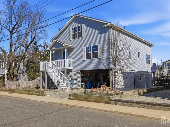 11 Huddy Ave, Highlands, NJ 07732