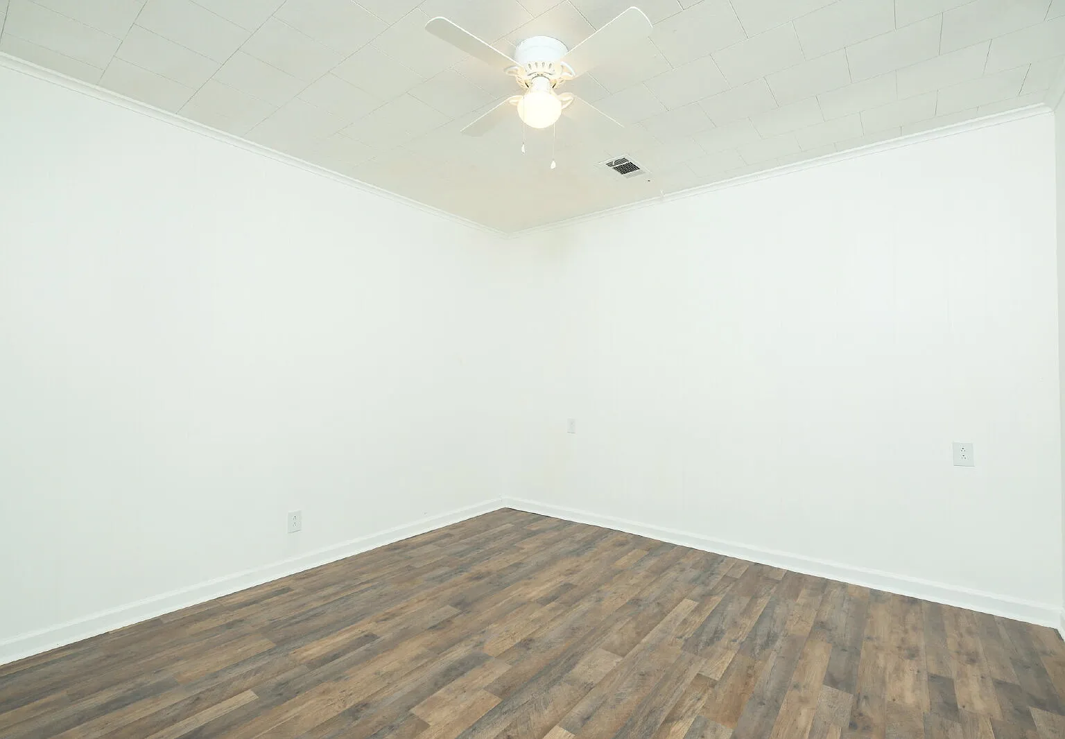 2 bed, 1.0 bath, $700 — Photo 4