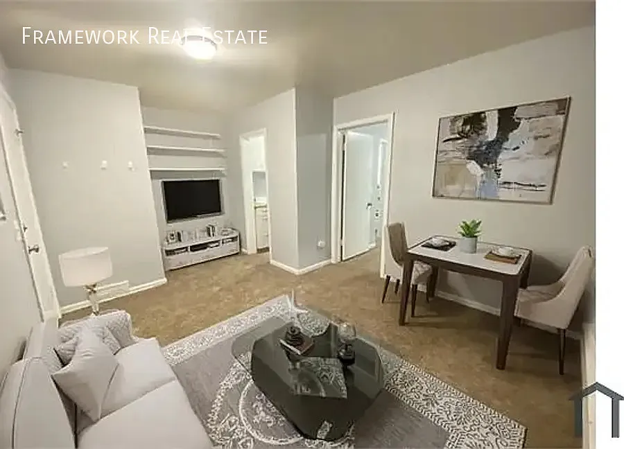 Rare 1 Bedroom Apartment in Secluded location with Large Yard Available NOW — Photo 3