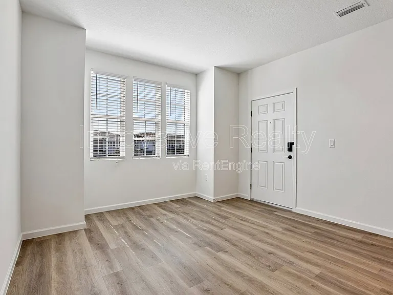 Venture Apartments — Photo 81