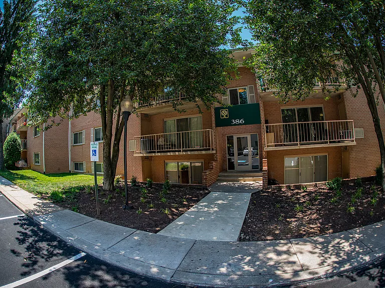 Spring Ridge Apartments Building Exterior 1