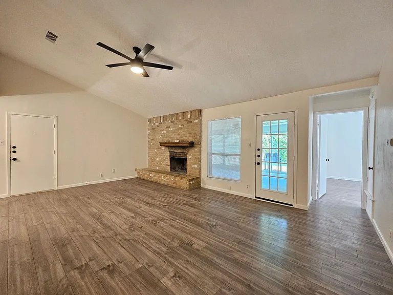 1208 Preswick Cir — Photo 6