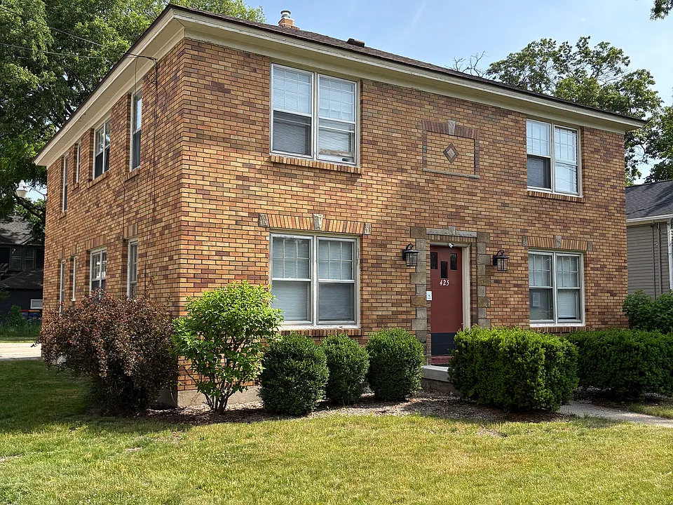 425 Lyon St NE #1