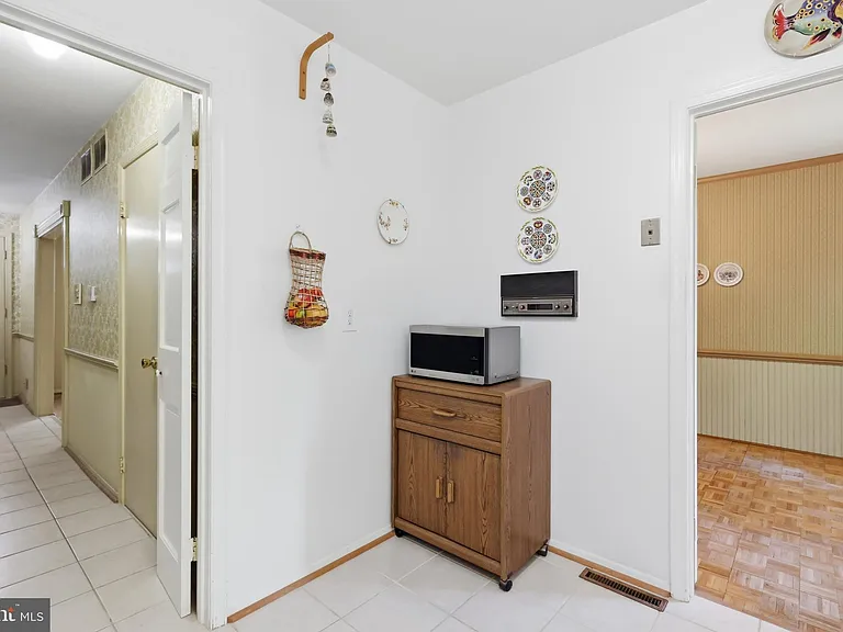 8350 Glastonbury Ct — Photo 13