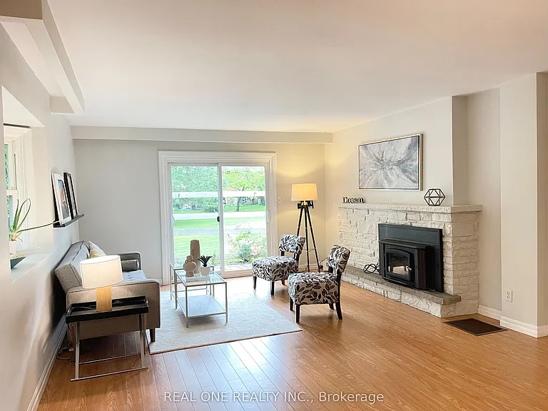 290 Westcourt Pl — Photo 5