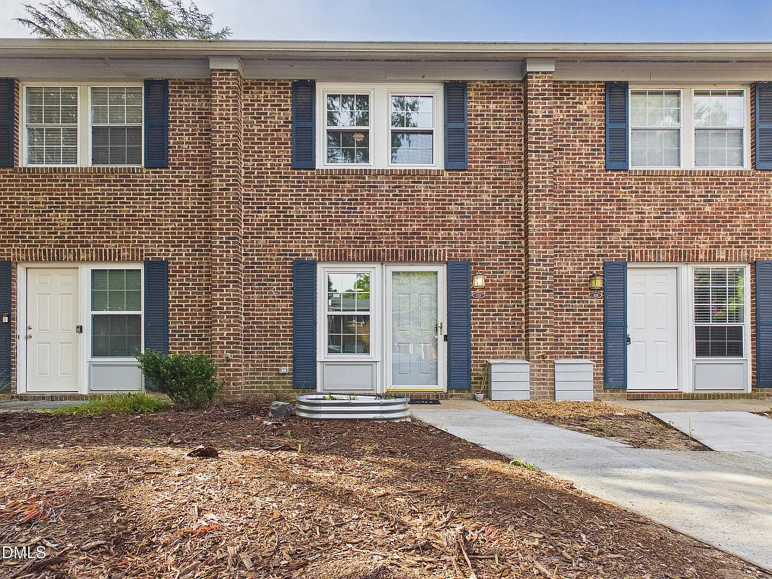 2 bed, 2.5 bath, 1024 sqft, $1,700 — Photo 1