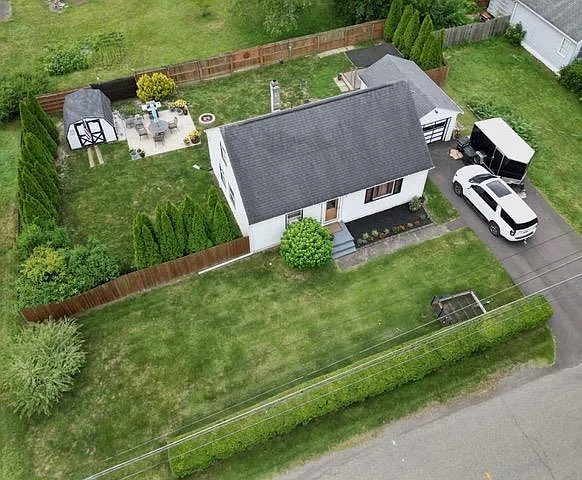 111 Miller St photo 1