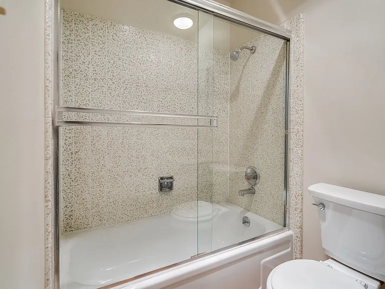 545 Burnett Avenue — Photo 31