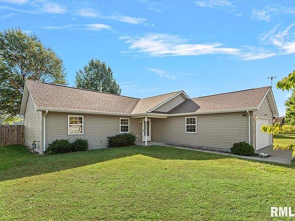 3rd image of 2320 White Oaks Dr