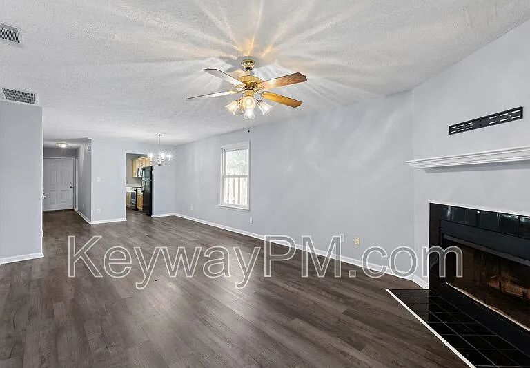 410 Tracewood Pl — Photo 3
