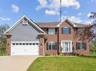 925 Rolling Creek Dr NE, Cedar Rapids, IA 52402