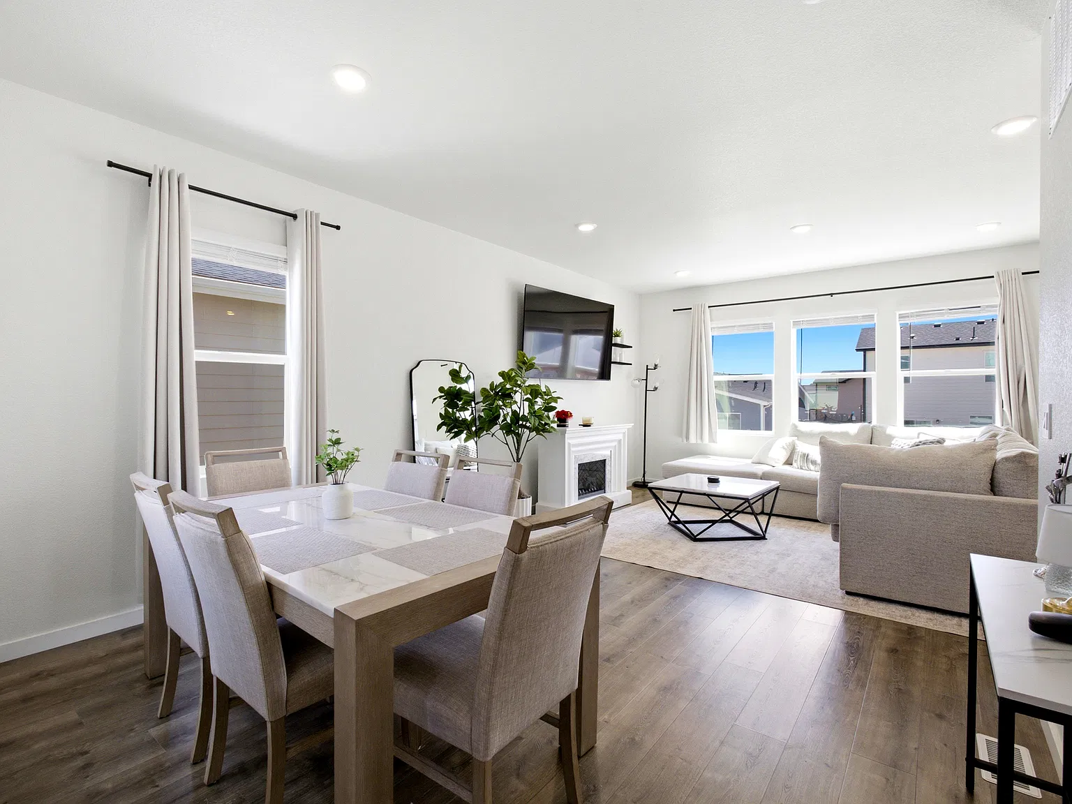 3 bed, 2.5 bath, 2034 sqft, $2,990 — Photo 3