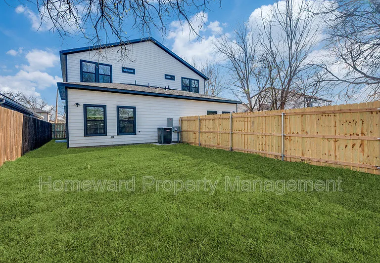 837 Stamps Ave — Photo 12