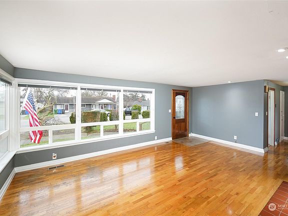 2nd image of 590 SE 5th Ave