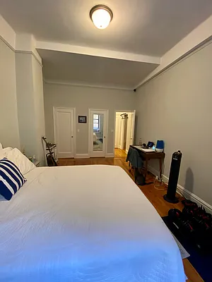 Rented by Arwell Realty | media 14