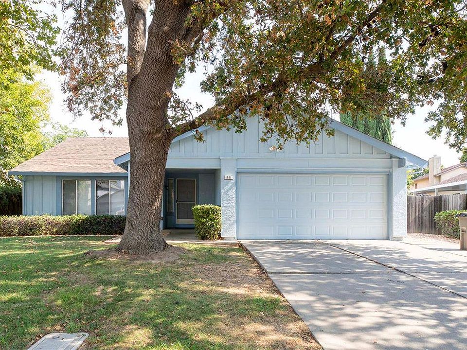 1st image of 1221 Garaventa Way