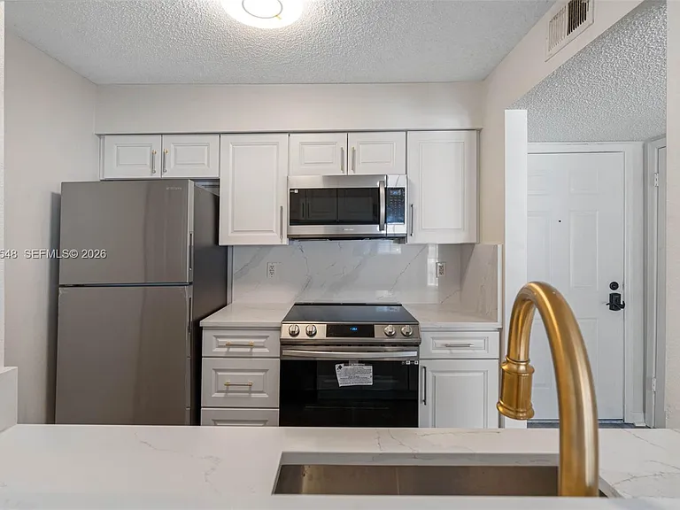 1000 W Horatio St #114 — Photo 11