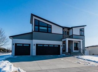 1904 Donald Dr, Cedar Falls, IA 50613