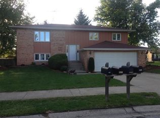 9848 Grant Pl, Crown Point, IN 46307