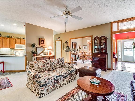 5th image of 289 Crestwood Dr