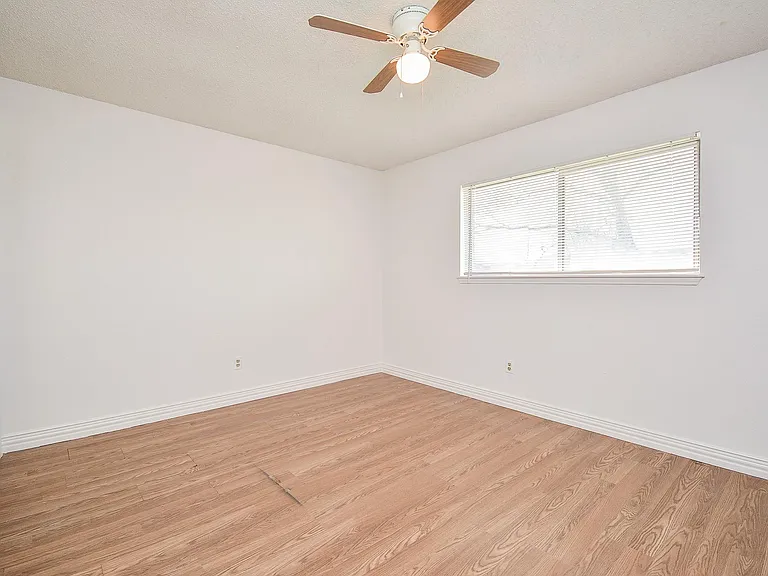 4906 E Orem Dr — Photo 6