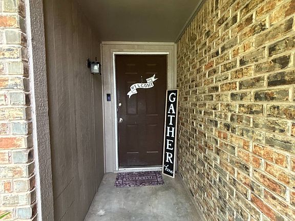 3rd image of 617 SW 60th St