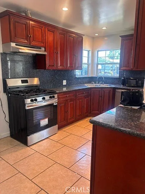 4 bed, 1296 sqft, $3,750 — Photo 2